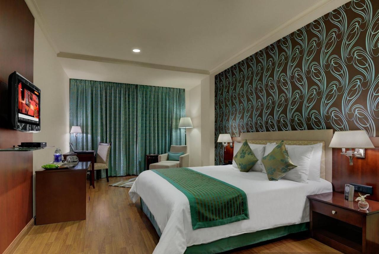 Hotel Royalton Hyderabad Abids Exterior foto