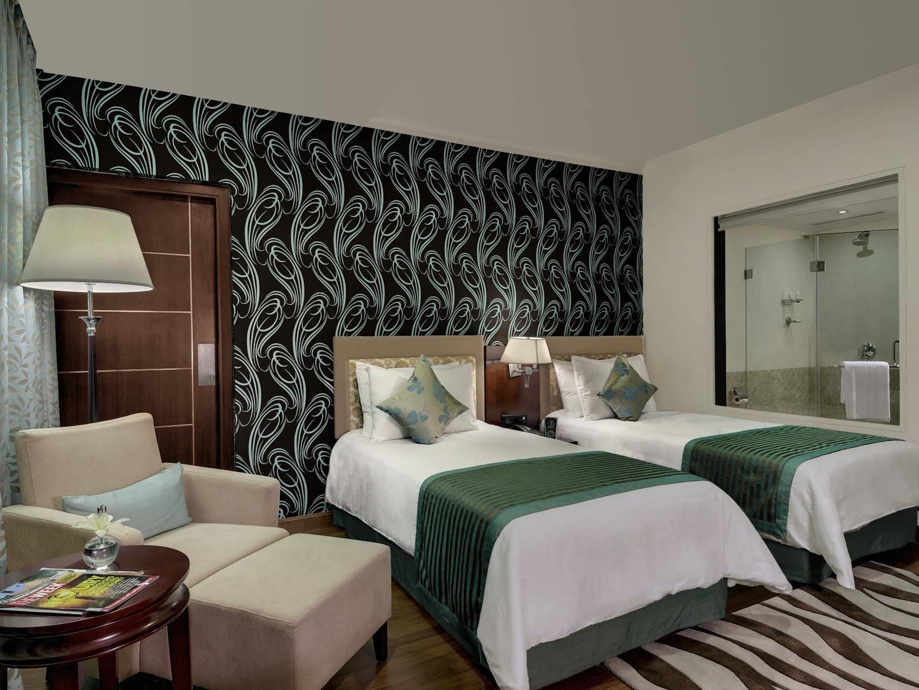 Hotel Royalton Hyderabad Abids Exterior foto