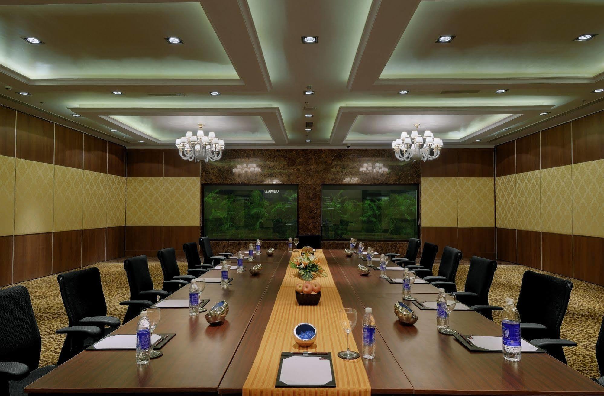 Hotel Royalton Hyderabad Abids Exterior foto