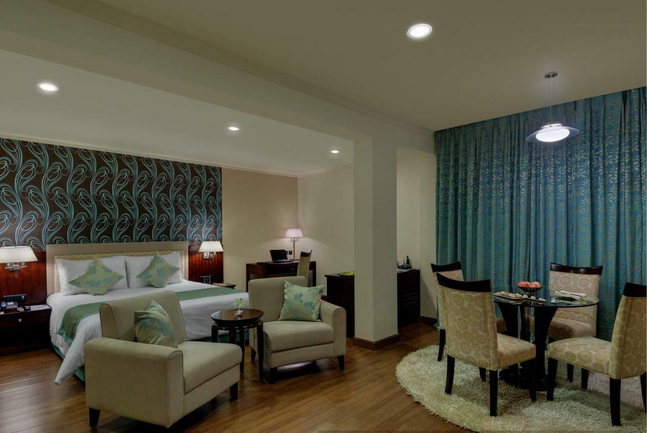 Hotel Royalton Hyderabad Abids Exterior foto